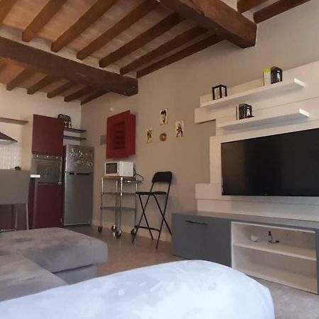 Claude Cozy Corner-Apartment Parma Bagian luar foto