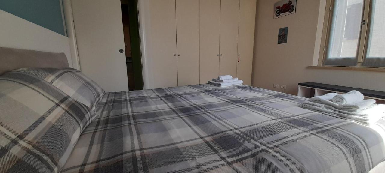 Claude Cozy Corner-Apartment Parma Bagian luar foto
